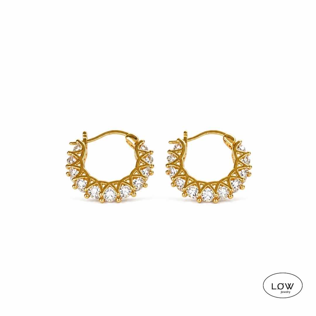 Aurora PavĂ© Huggie Hoops Gold fra LĂW Jewelry