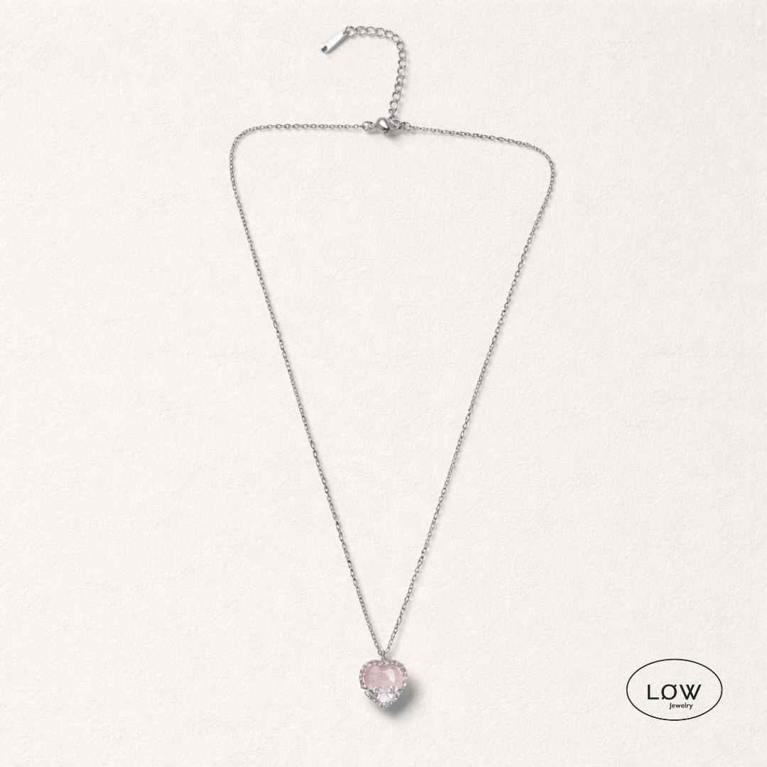 Halssmykke med hjerteannheng Blush Heart Bow Necklace Silver LØW Jewelry
