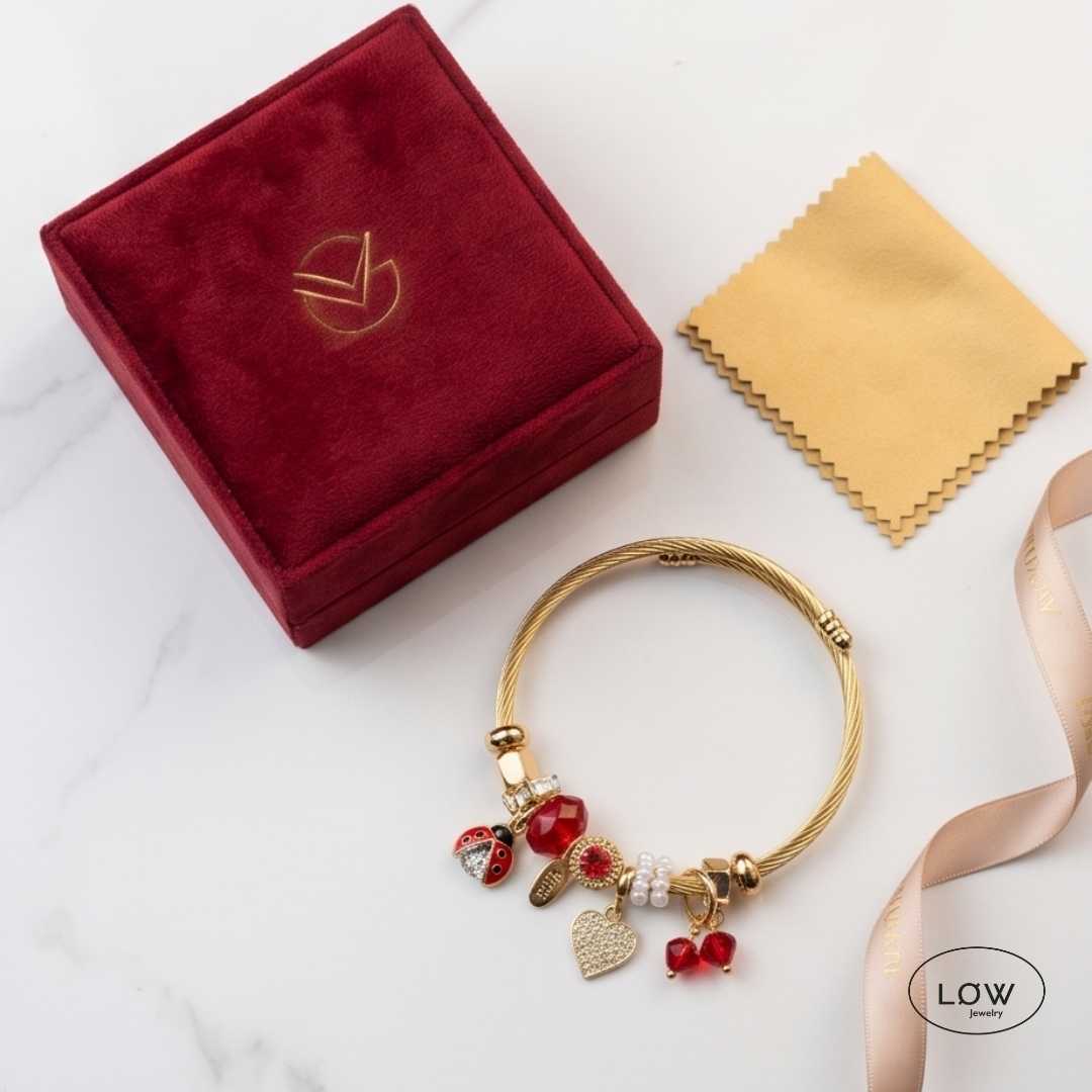 Lucky Ladybug Charm Bracelet Gold fra LĂW Jewelry ferdig fylt charmsarmbĂ„nd