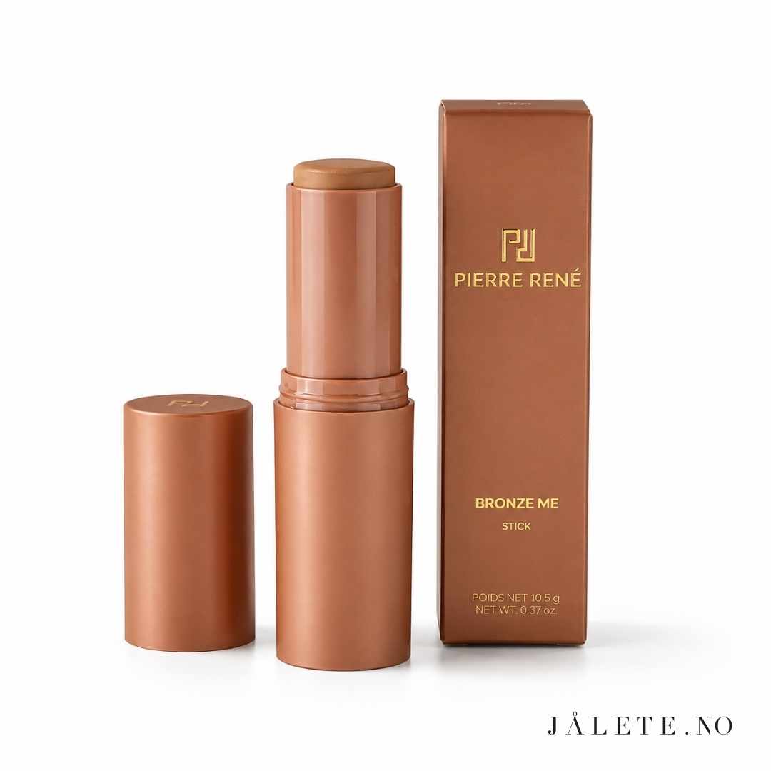 Pierre René Creamy Stick Bronze Me er en vegansk bronzer stick med kremet konsistens som gir naturlig varme, definisjon og en jevn, frisk finish.