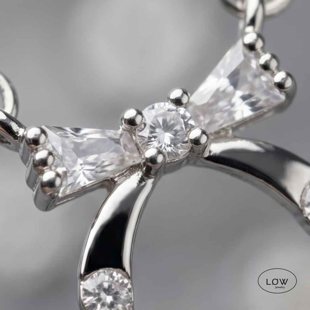 Halssmykke Silver Bow Halo Necklace LØW Jewelry