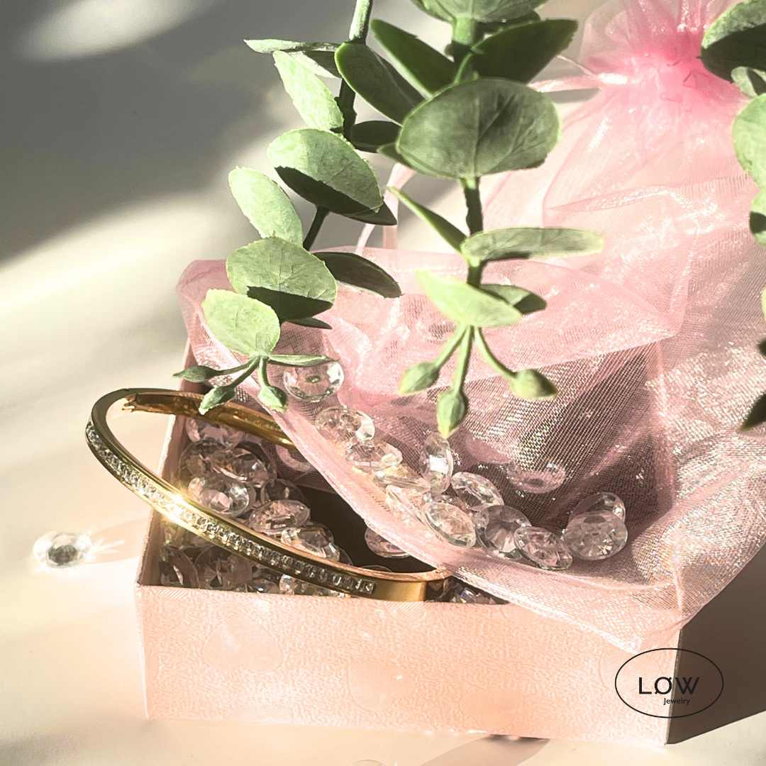 Hvorfor varierer fargen på gull?