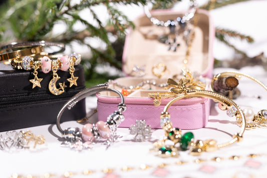 charms armbånd eller charmsarmbånd? LØW Jewelry