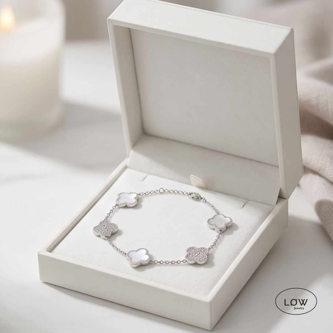 Armbånd kløver Alternating Clover Zircon Bracelet – 18K White Gold firkløver LØW Jewelry
