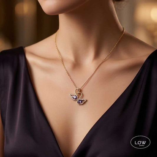 Améthyste Swan Necklace Gold fra LØW Jewelry halssmykke