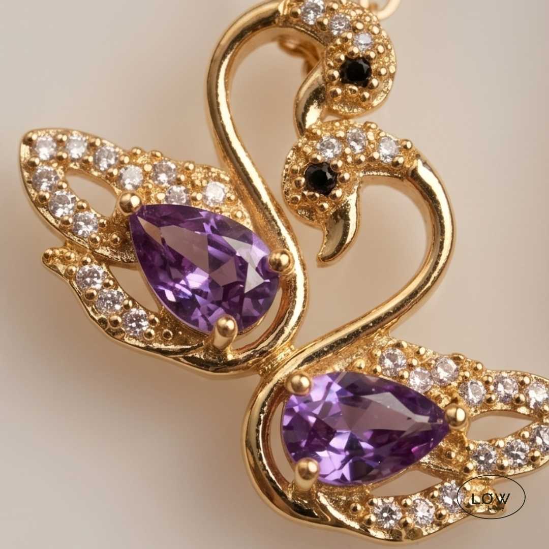 Améthyste Swan Necklace Gold fra LØW Jewelry halssmykke