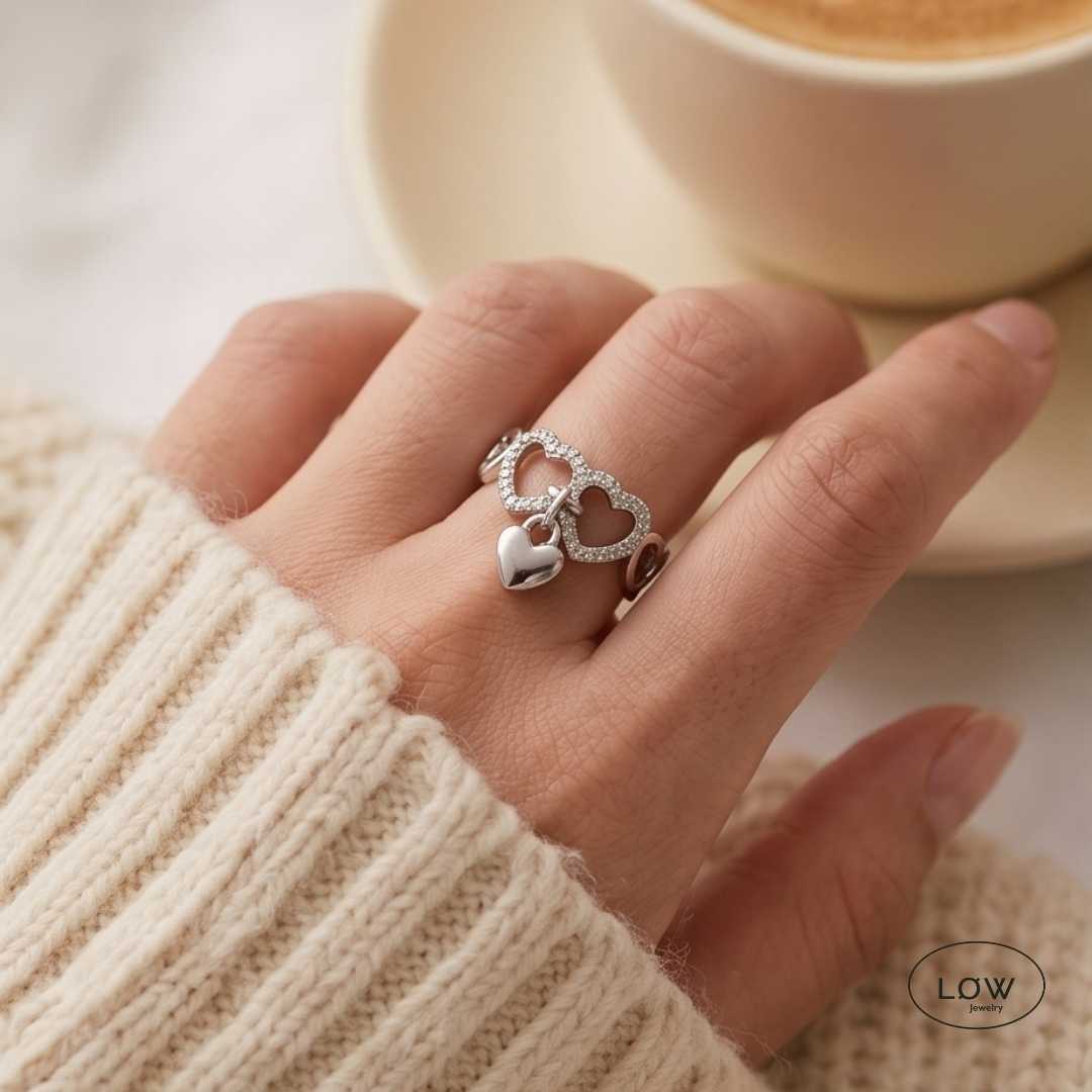 Amora Heart Charm Open Ring Silver fra LØW Jewelry justerbar