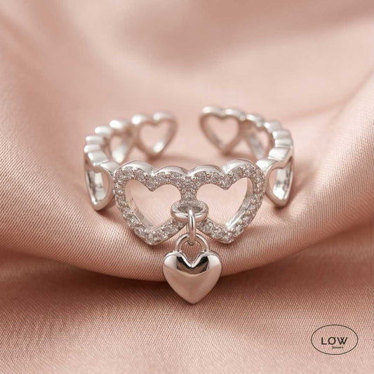 Amora Heart Charm Open Ring Silver fra LØW Jewelry justerbar