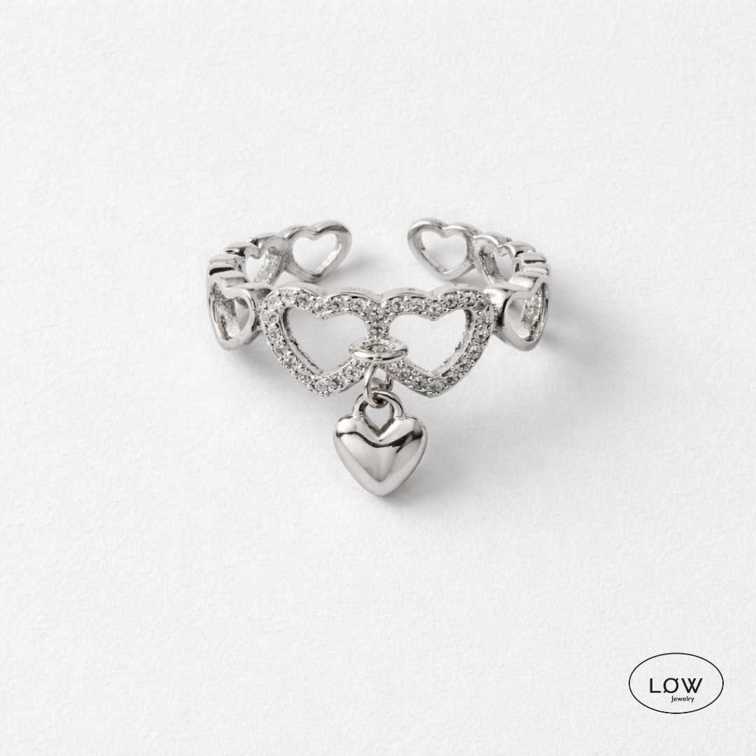 Amora Heart Charm Open Ring Silver fra LØW Jewelry justerbar