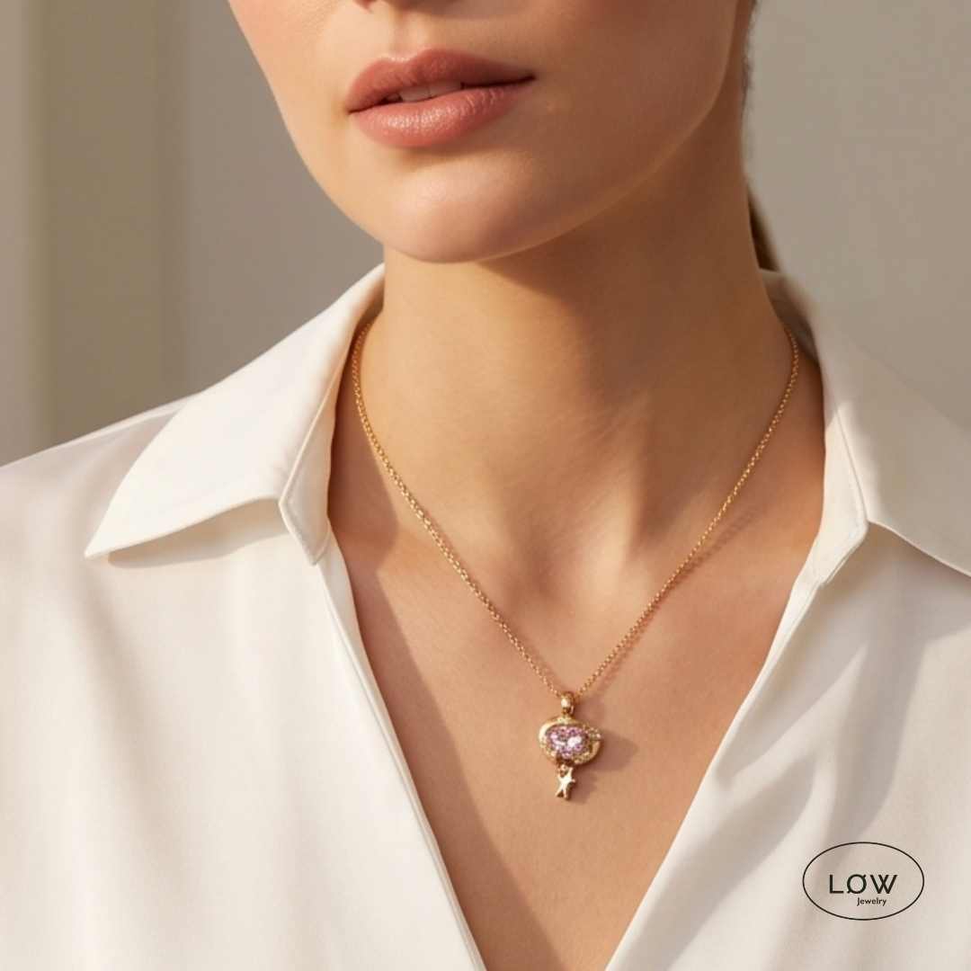 Amora Star Heart Necklace Gold fra LØW Jewelry halssmykke med charm