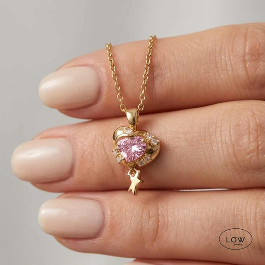 Amora Star Heart Necklace Gold fra LØW Jewelry halssmykke med charm