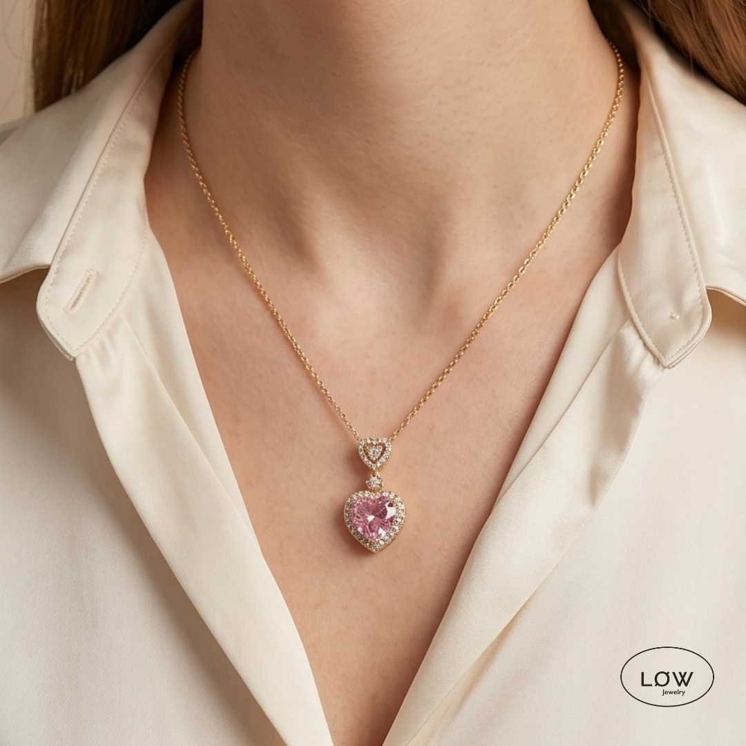 Amora Rhinestone Heart Necklace Pink fra LØW Jewelry