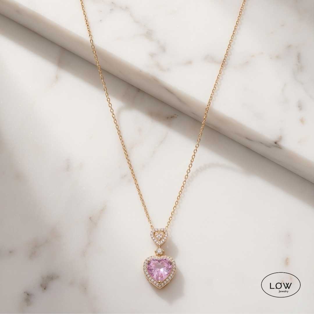Amora Rhinestone Heart Necklace Pink fra LØW Jewelry