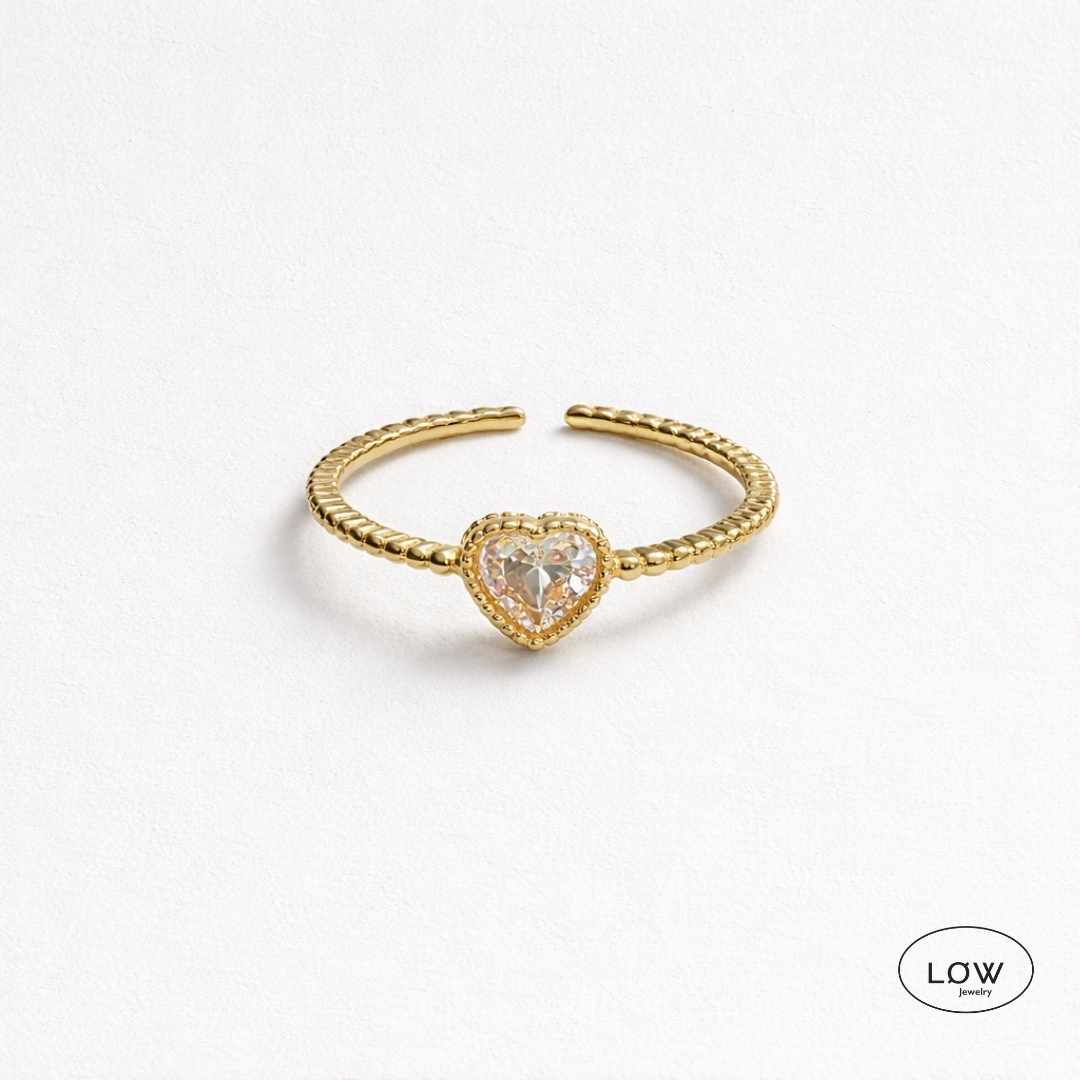 Amour Twist Heart Ring Gold fra LØW Jewelry Open ring justerbar