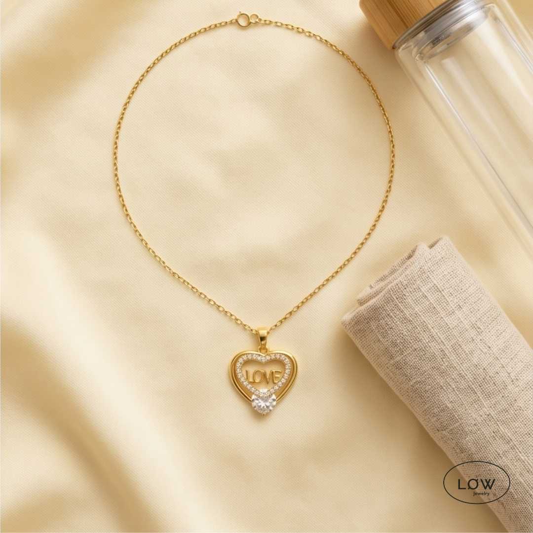 Amour Zircon Necklace Gold fra LØW Jewelry halssmykke LOVE
