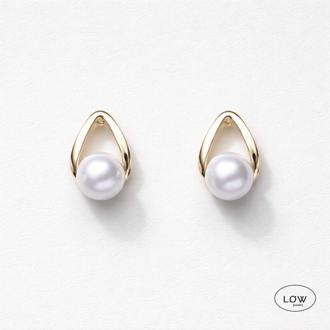 Auréa Pearl Arch Earrings fra LØW Jewelry