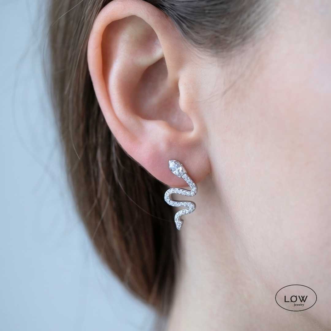 Aurelia Dragon Stud Earrings Silver fra LØW Jewelry