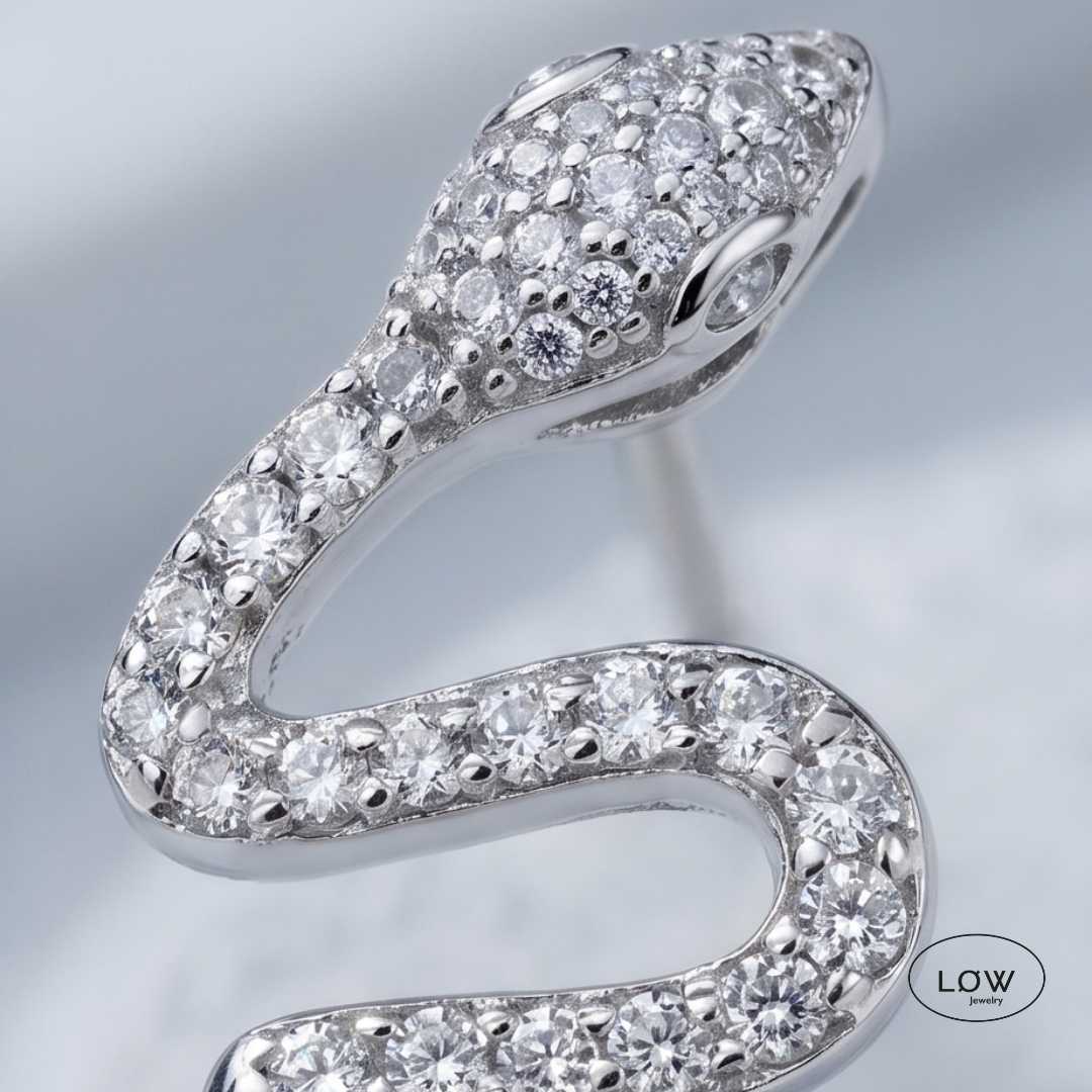 Aurelia Dragon Stud Earrings Silver fra LØW Jewelry