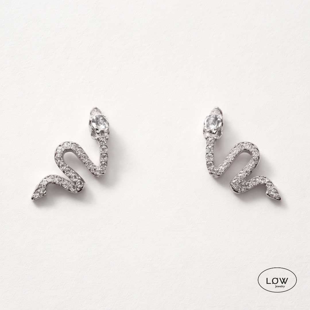 Aurelia Dragon Stud Earrings Silver fra LØW Jewelry