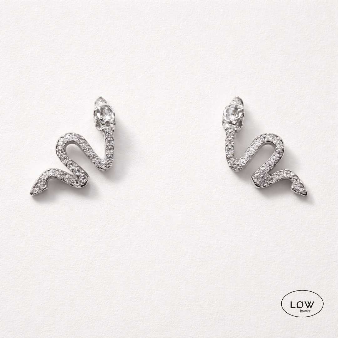 Aurelia Dragon Stud Earrings Silver fra LØW Jewelry