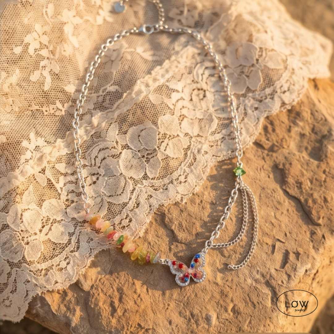 Aurora Butterfly Necklace Silver – sølvfarget halssmykke med sommerfugl LØW Jewelry