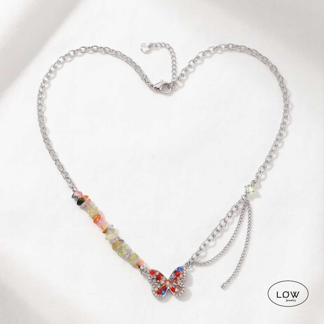 Aurora Butterfly Necklace Silver – sølvfarget halssmykke med sommerfugl LØW Jewelry