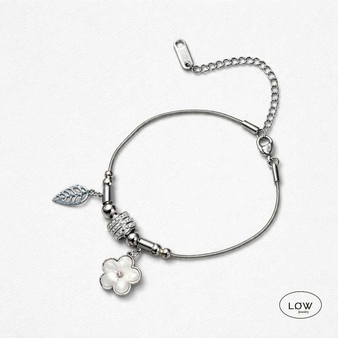 Aurora Clover Charm Bracelet Silver fra LØW Jewelry