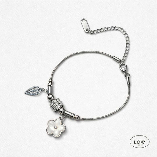 Aurora Clover Charm Bracelet Silver fra LØW Jewelry