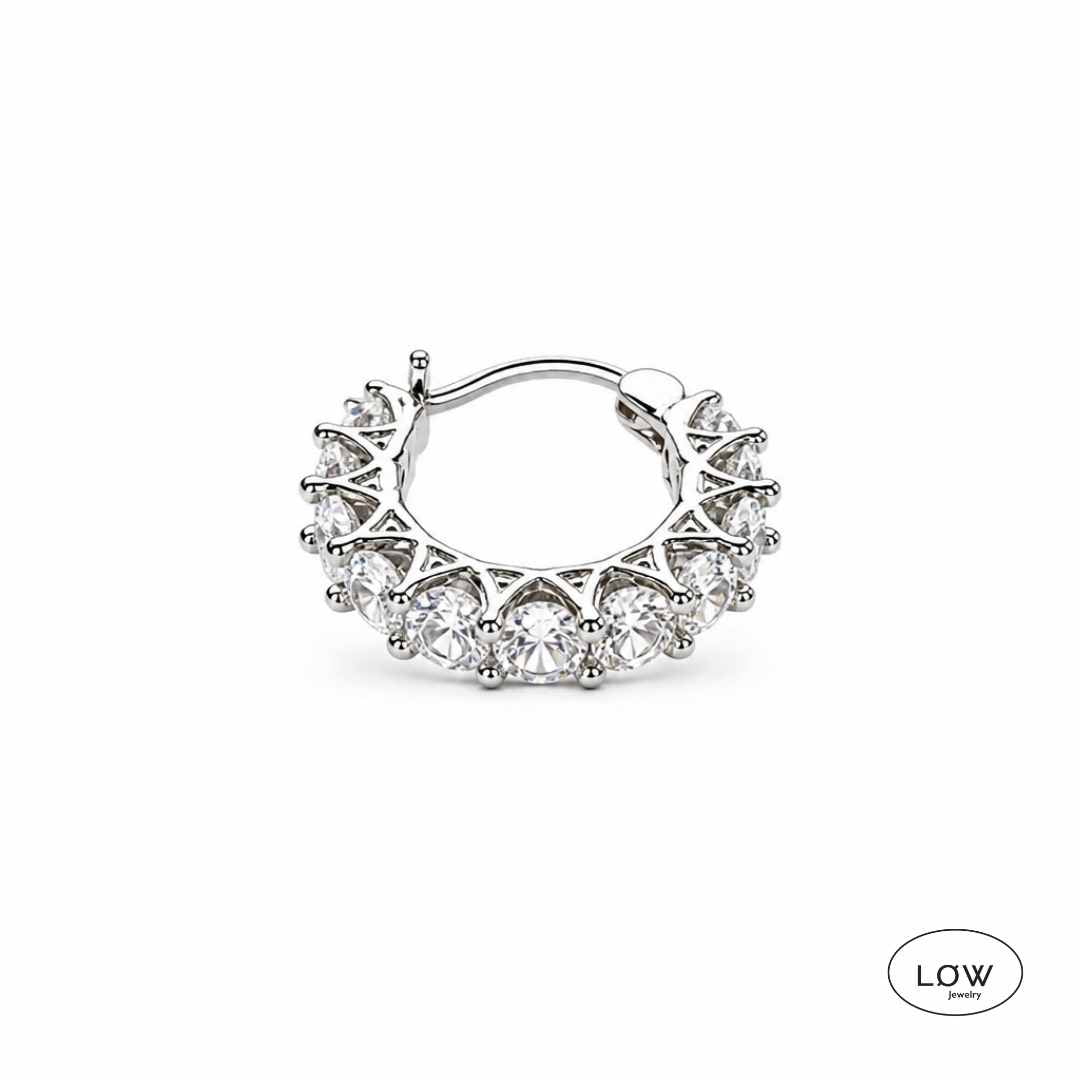 Aurora Pavé Huggie Hoops Silver fra LØW Jewelry