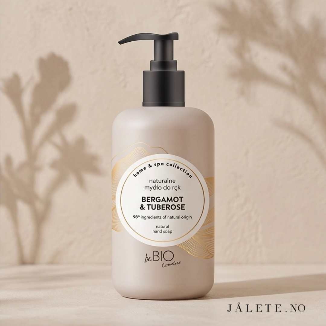 BeBio Hand Soap 300 ml rengjør hendene skånsomt uten å tørke ut huden. Vegansk håndsåpe med 98 % ingredienser av naturlig opprinnelse.