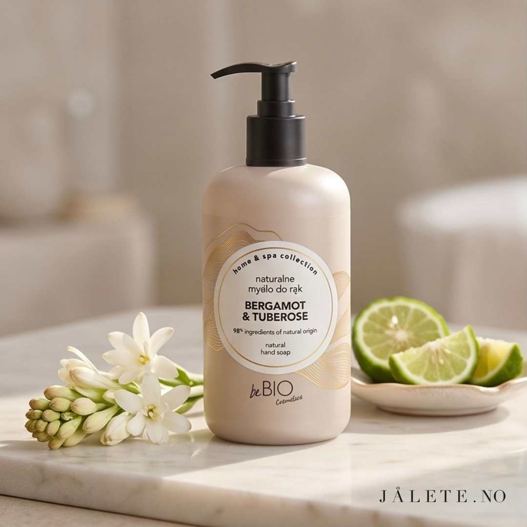 BeBio Hand Soap 300 ml rengjør hendene skånsomt uten å tørke ut huden. Vegansk håndsåpe med 98 % ingredienser av naturlig opprinnelse.