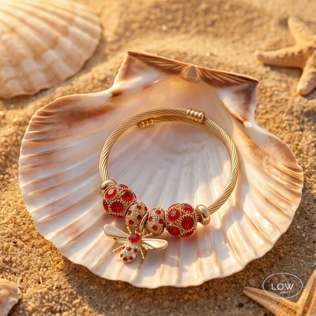 Charms armbånd Bee Charm Cable Bracelet Red Gold charmsarmbånd ferdig fylte LØW Jewelry