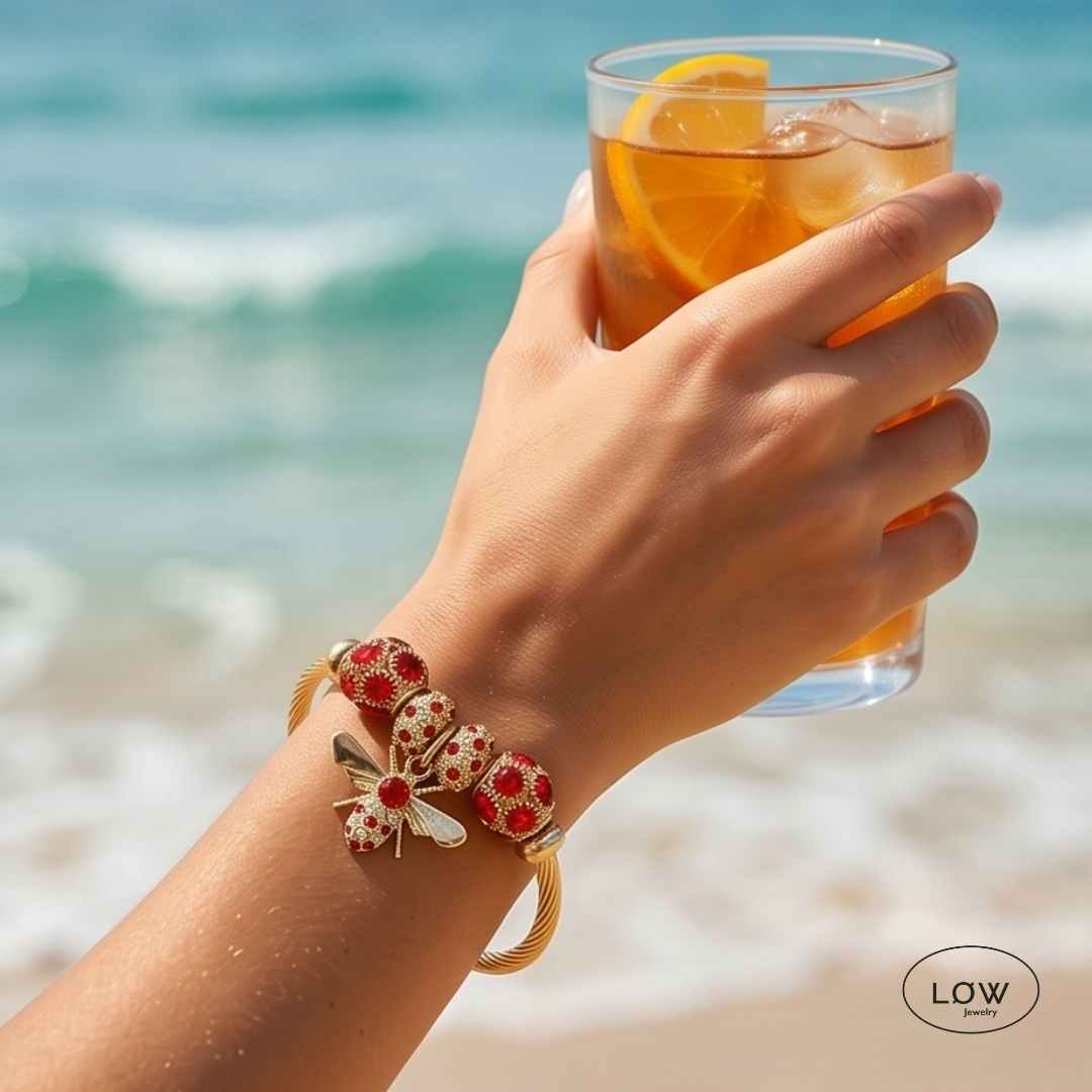 Charms armbånd Bee Charm Cable Bracelet Red Gold charmsarmbånd ferdig fylte LØW Jewelry