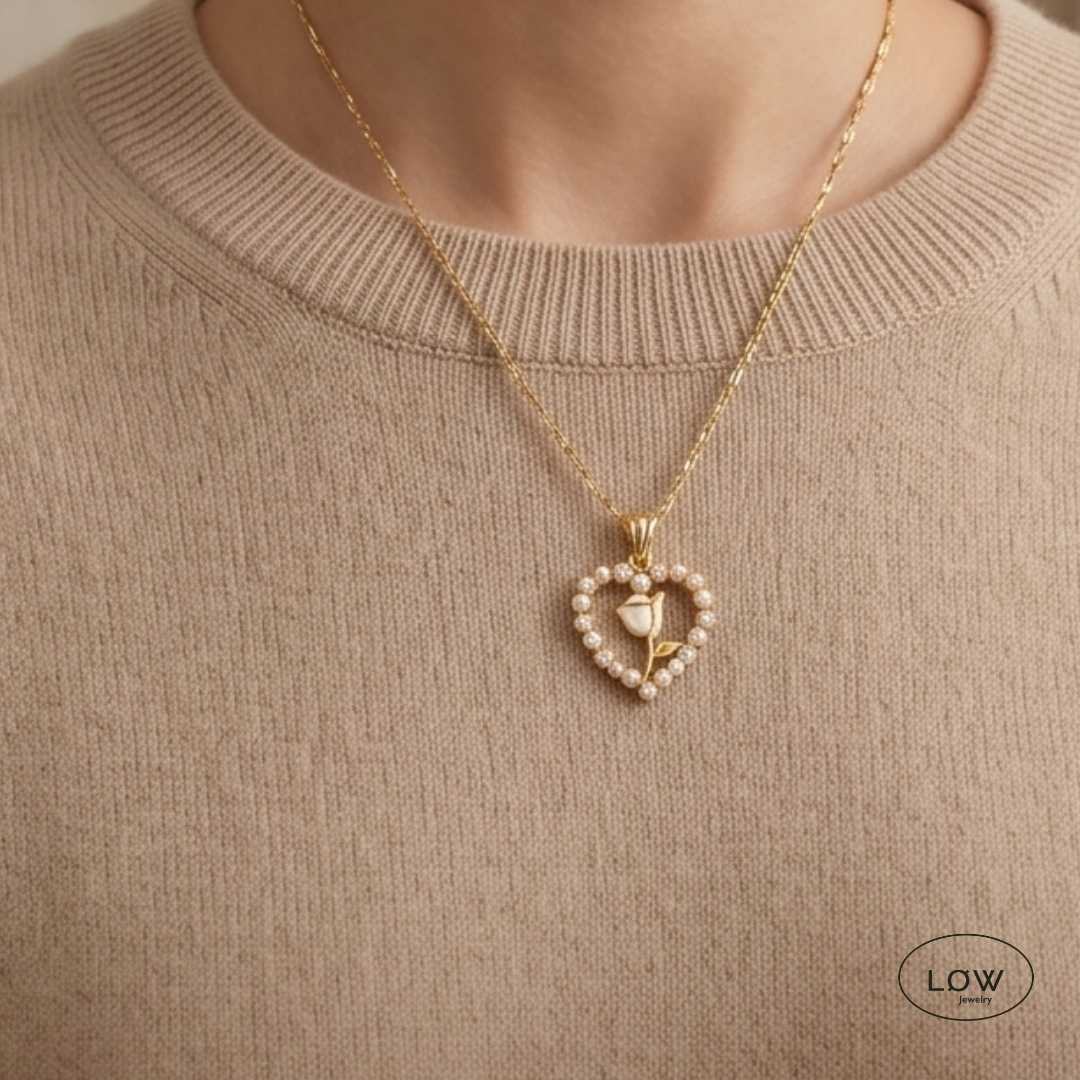 Bloomheart Tulip Necklace Gold fra LØW Jewelry romantisk halssmykke smykke med justerbar lengde