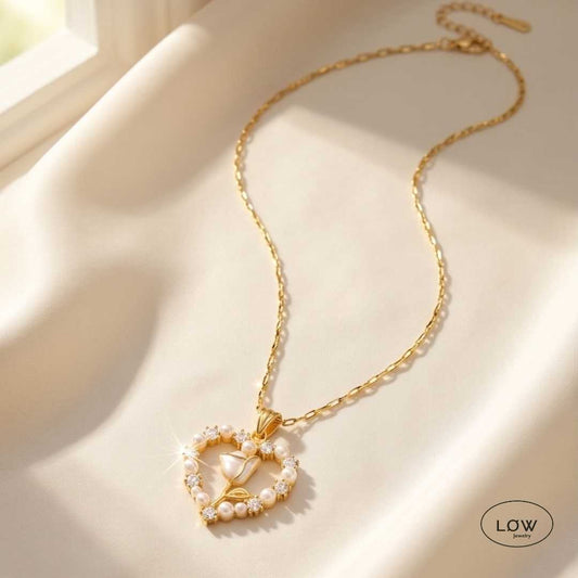 Bloomheart Tulip Necklace Gold fra LØW Jewelry romantisk halssmykke smykke med justerbar lengde