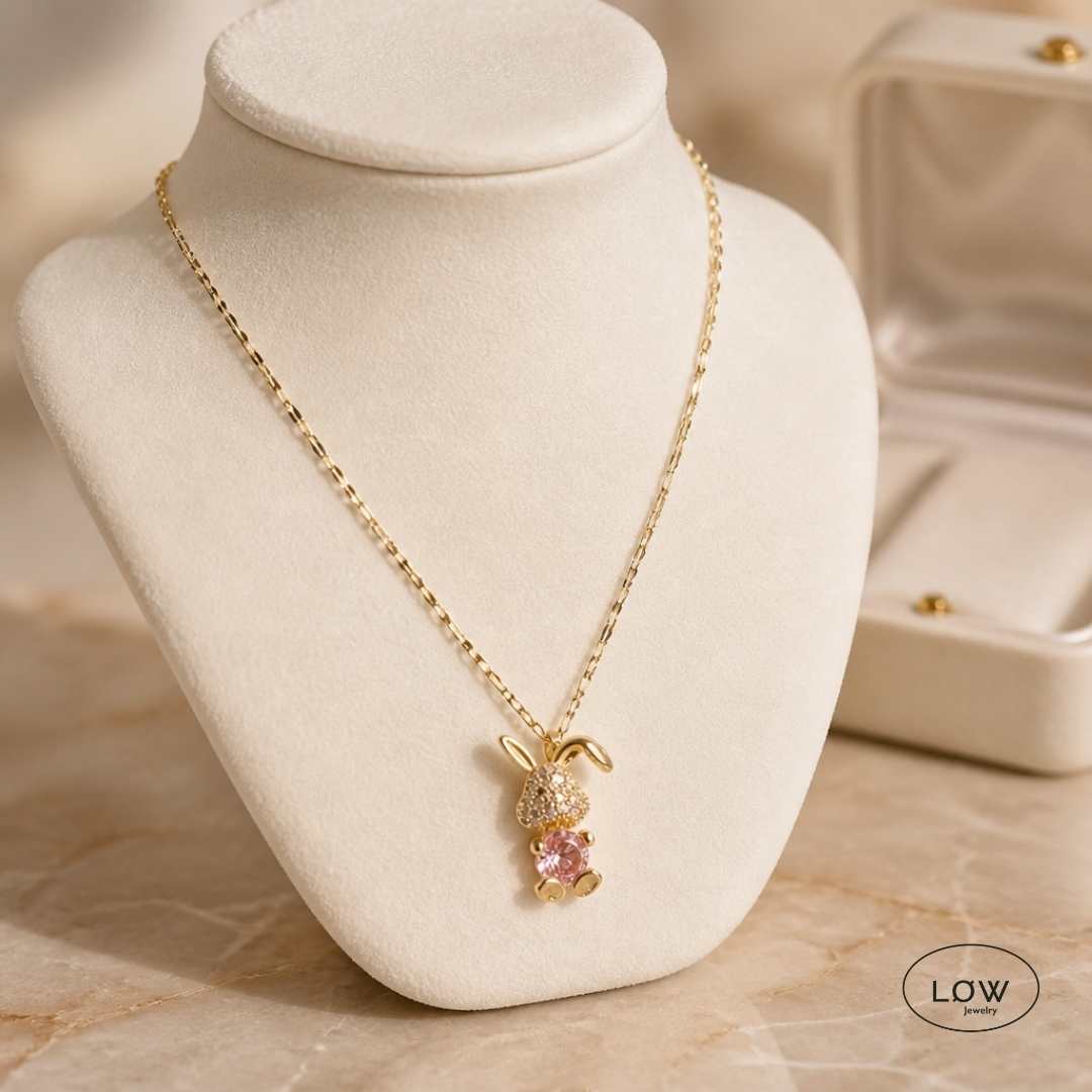 Bunny Necklace – 18K Gold fra LØW Jewelry kanin halssmykke