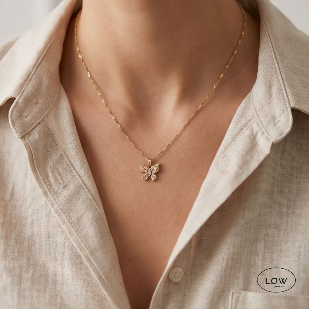 Butterfly Zircon Necklace Gold fra LØW Jewelry