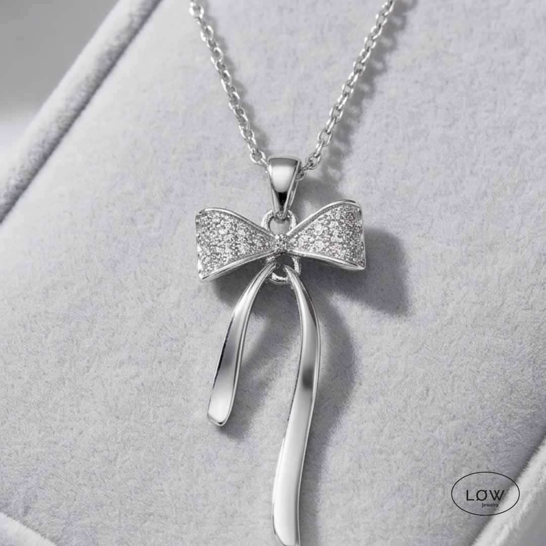 Celeste Bow Zircon Necklace Silver fra LØW Jewelry halssmykke