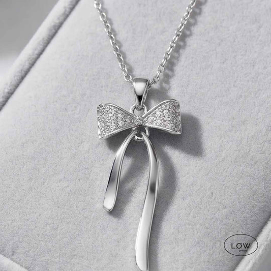 Celeste Bow Zircon Necklace Silver fra LØW Jewelry halssmykke