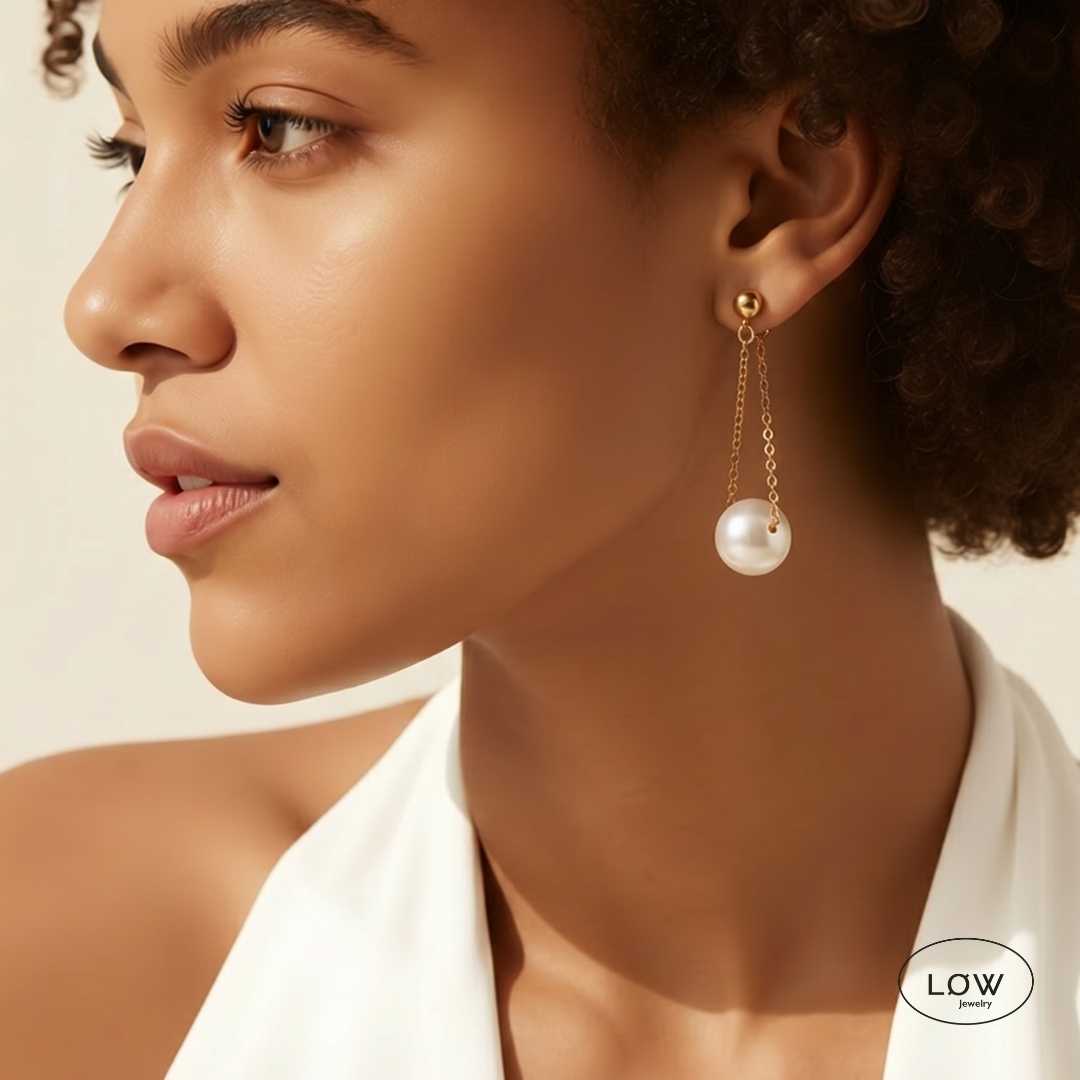 Celeste Floating Pearl Earrings Gold fra LØW Jewelry