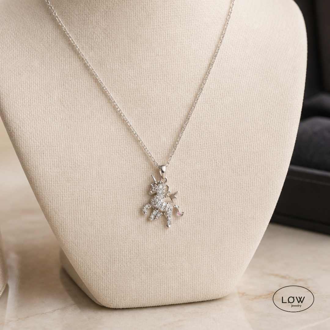Celestia Unicorn Necklace Silver fra LØW Jewelry halssmykke