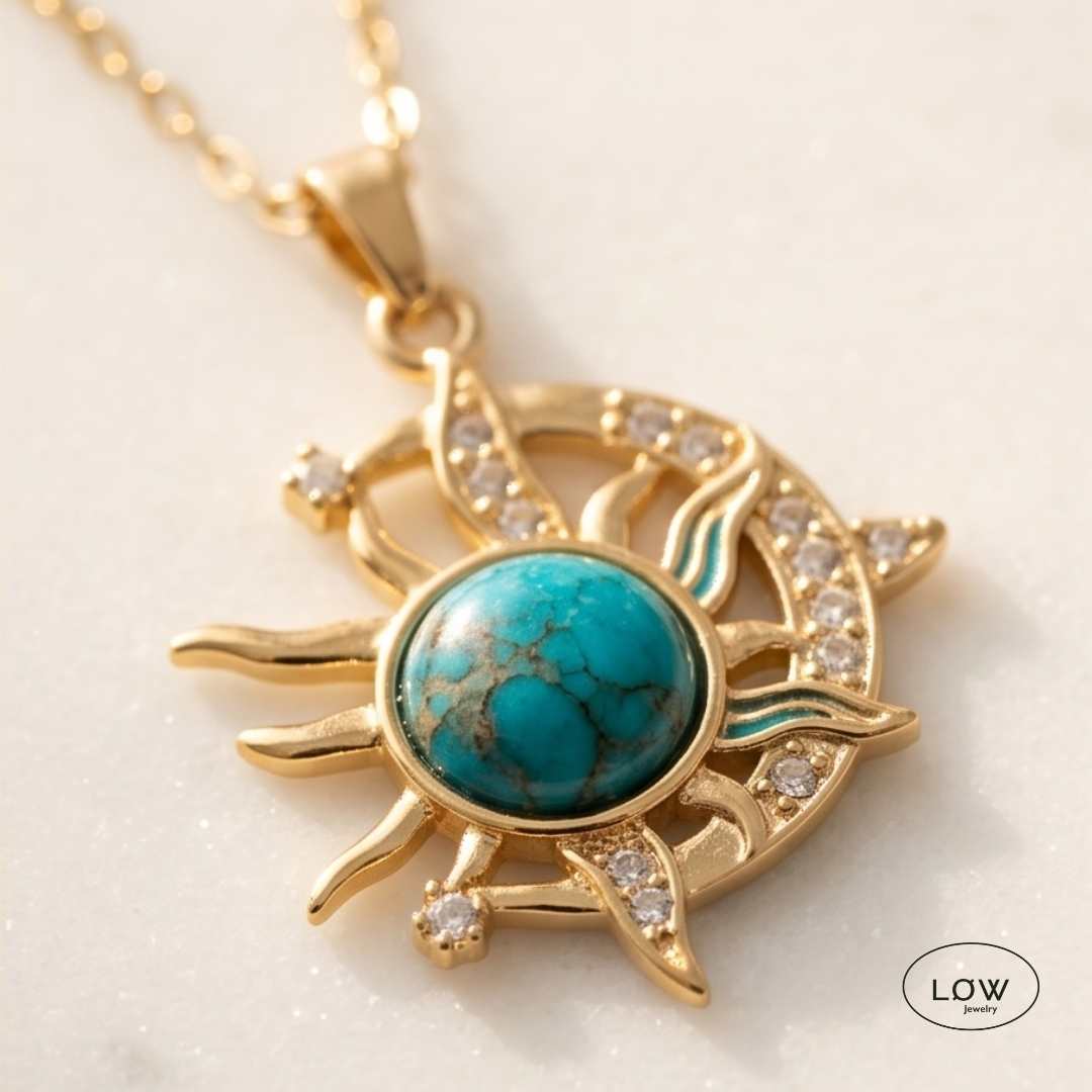 Smykke Celestial Earth Moon Necklace Gold halssmykke LØW Jewelry
