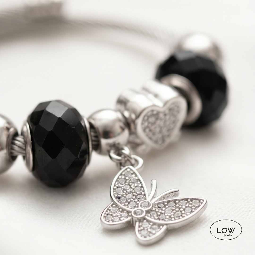 Charms armbånd butterfly svart LØW Jewelry. ferdig fylte charmsarmbnd