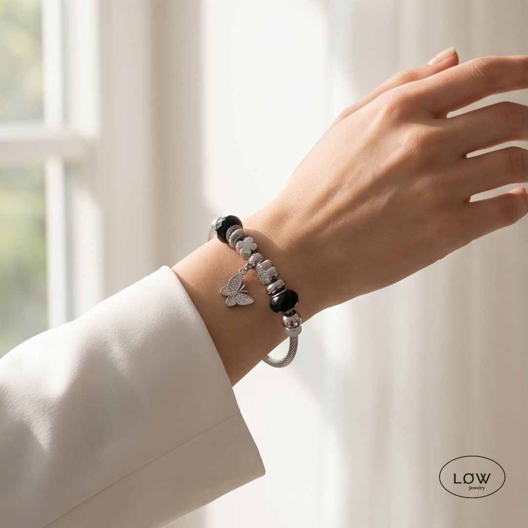 Charms armbånd butterfly svart LØW Jewelry. ferdig fylte charmsarmbnd