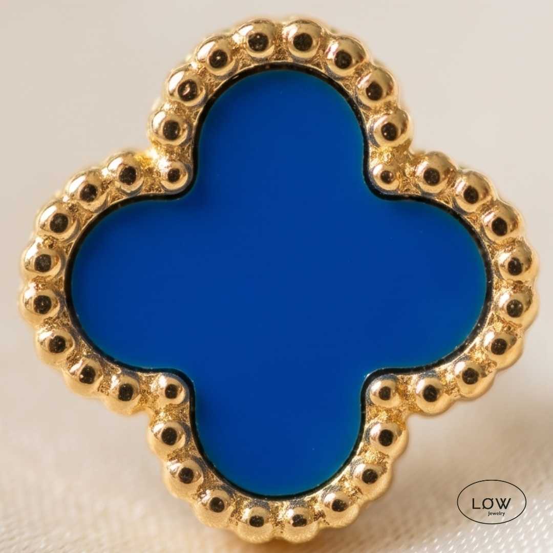 Øredobber Classic Clover Stud Earrings fra LØW Jewelry Ørepynt
