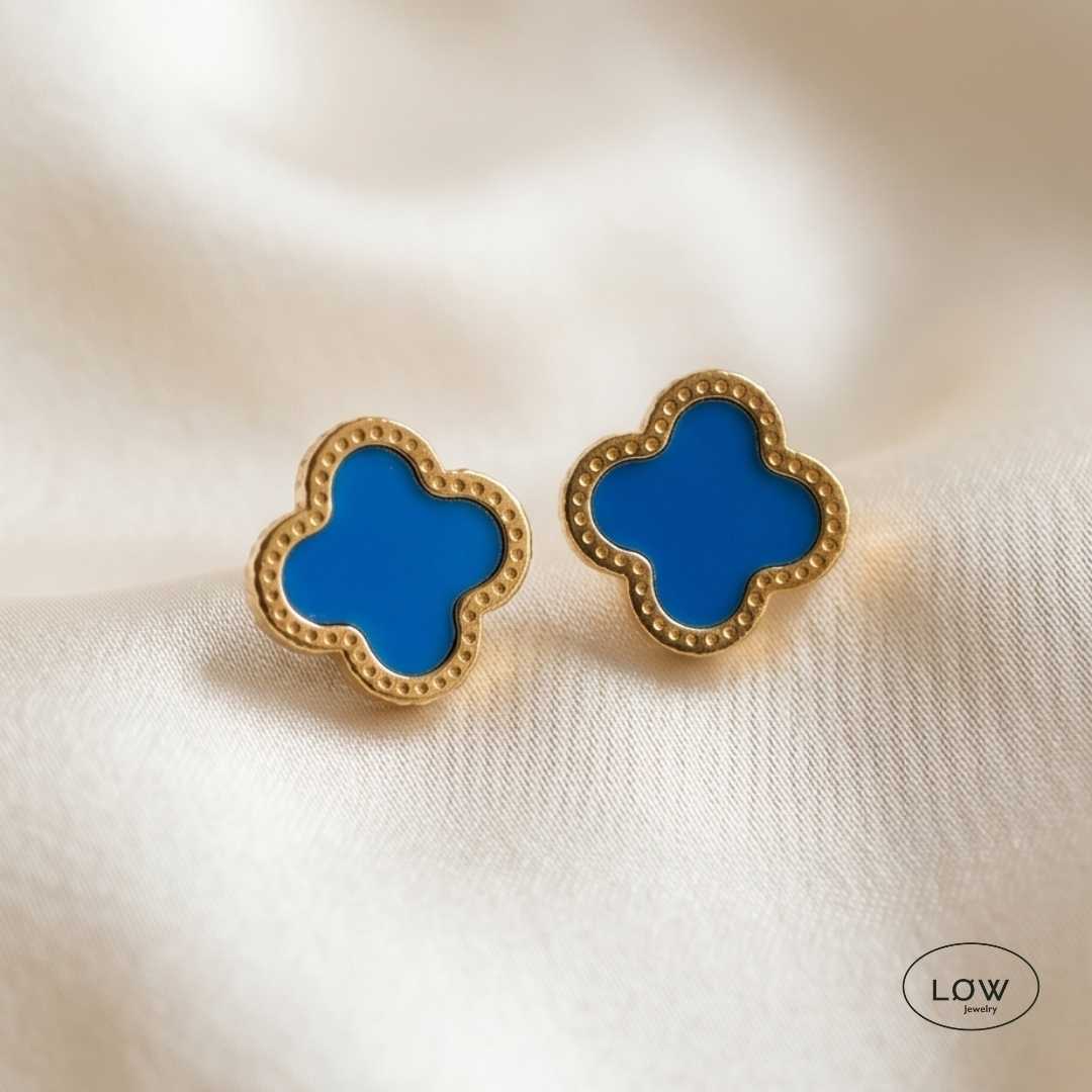 Øredobber Classic Clover Stud Earrings fra LØW Jewelry Ørepynt