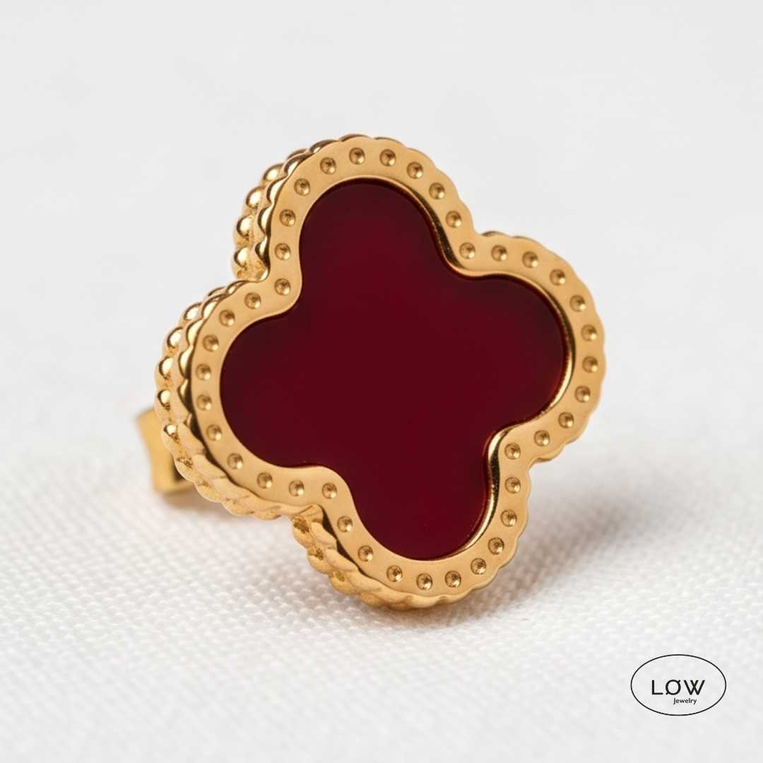 Øredobber Classic Clover Stud Earrings fra LØW Jewelry Ørepynt
