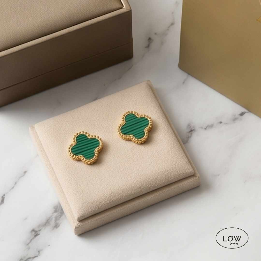 Øredobber Classic Clover Stud Earrings fra LØW Jewelry Ørepynt