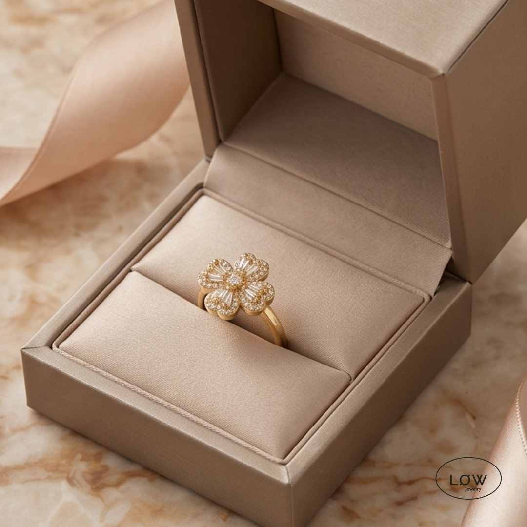Clover Spinner Ring Gold fra LØW Jewelry fidget stressring