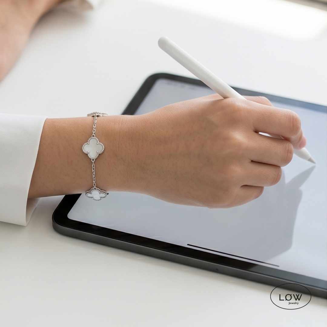 Firkløver armbånd Color Clover Bracelet – 18K White Gold fra LØW Jewelry